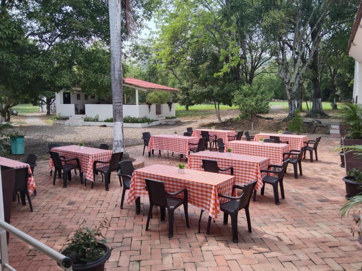 Arizona Ranch Hotel Girardot Extérieur photo