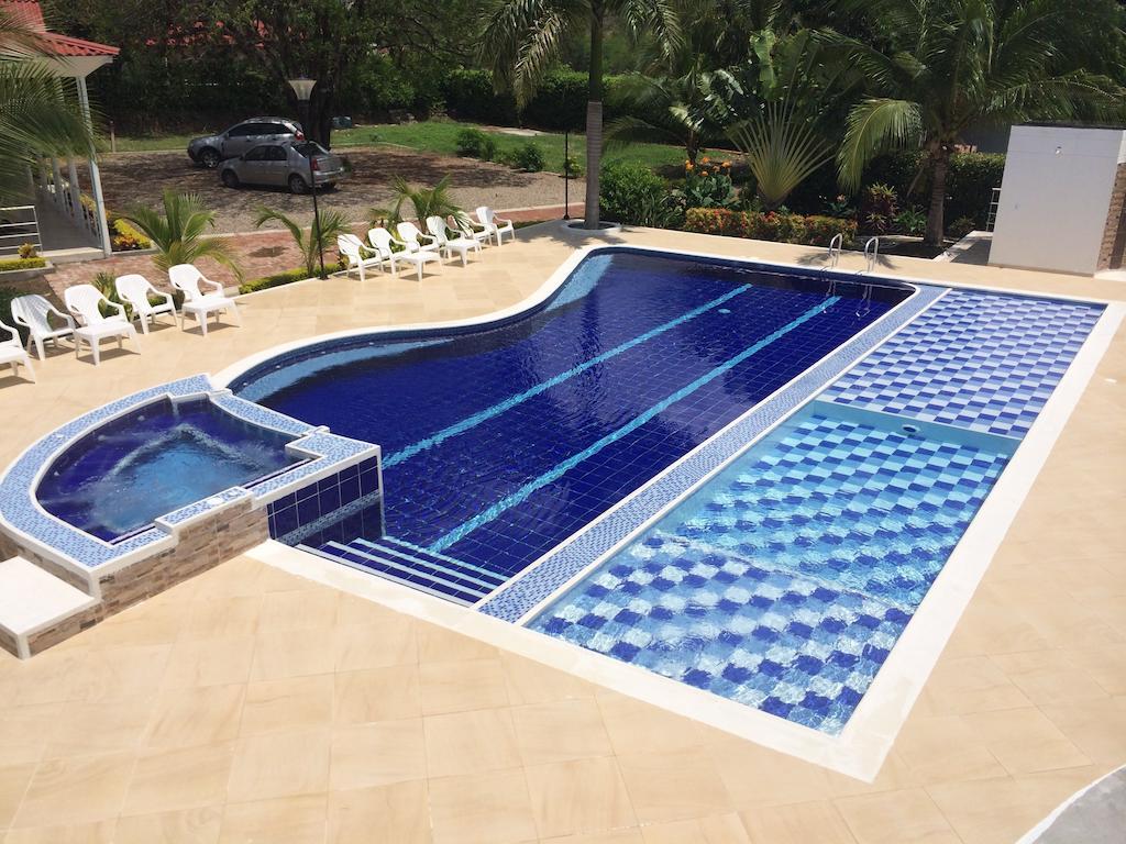 Arizona Ranch Hotel Girardot Extérieur photo