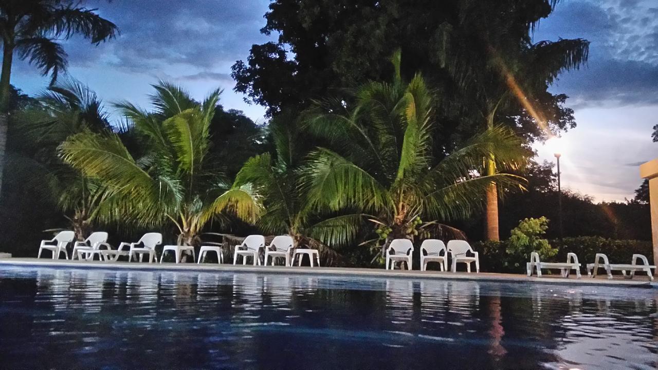 Arizona Ranch Hotel Girardot Extérieur photo